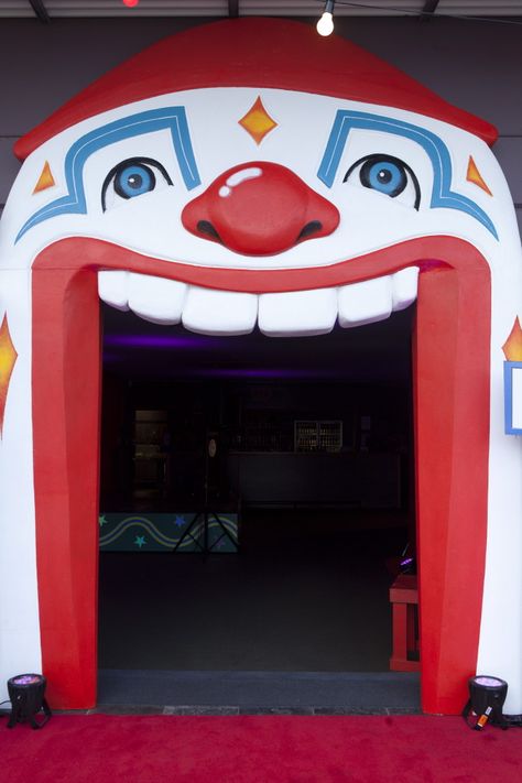 Another entry way idea Circus Theme Decorations, Clown Mouth, Circus Props, Haunted Carnival, Circus Party Decorations, Circus Vintage, Scary Kids, Creepy Carnival, Circus Carnival Party