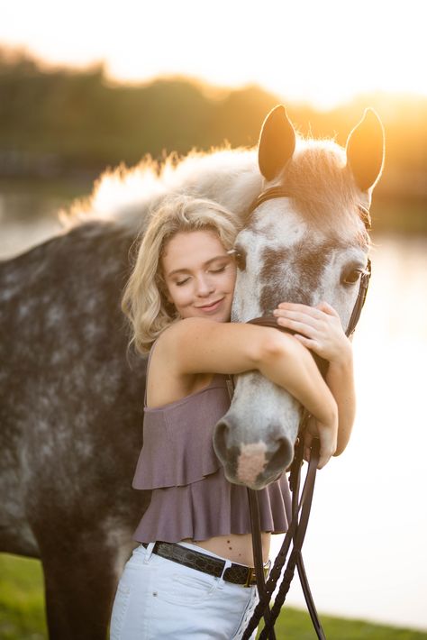 Senior Horse Photography, Horse Photoshoot Ideas, Equine Photography Poses, Hand Photos, Horse Senior Pictures, Woman Riding Horse, Horse Photography Poses, Wellington Florida, Pictures With Horses