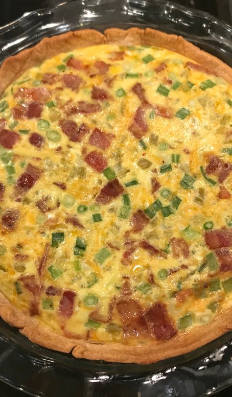 Green Chili Quiche, Quish Recipes, Make Ahead Brunch Recipes, Cheese Quiche Recipe, Breakfast Christmas, Green Chili Recipes, Make Ahead Brunch, Breakfast Quiche Recipes, Quiche Recipes Easy