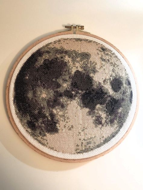 Moon Cross Stitch Pattern, Moon Cross Stitch, Pixel Pattern, Textile Crafts, Crochet Cross, Embroidery Techniques, Cross Stitch Art, Hand Embroidery Designs, Diy Embroidery