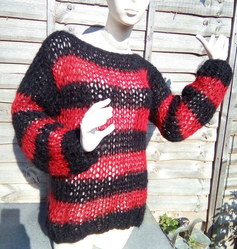 Black And Red Crochet, Black Crochet Sweater, Mohair Jumpers, Crochet Hoodie, Hand Knitted Jumpers, Crochet Idea, Crochet Jumper, Jumper Knitting Pattern, Crochet Design Pattern