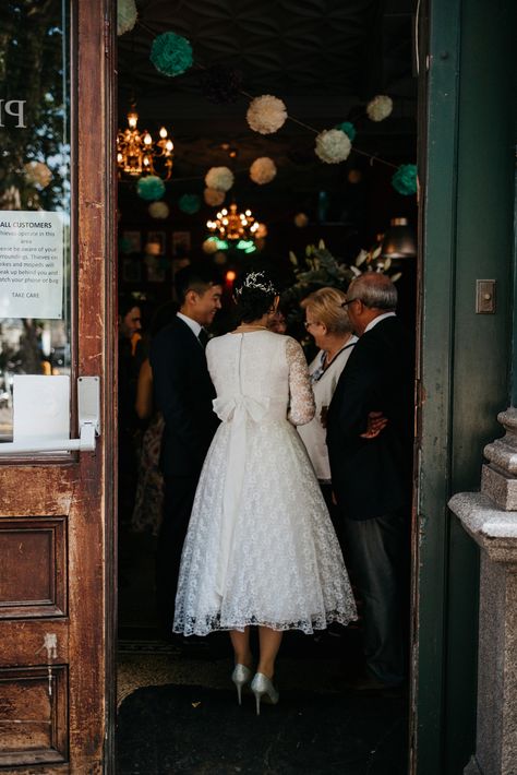 Bride wears an original 1950's Vintage Lace Gown for an Intimate and Quirky London Pub Wedding. Images Elaine Williams Photography London Pub Wedding, Pub Wedding Decorations, Irish Pub Wedding, Vintage Lace Gowns, Bride Hairstyles With Veil, Registry Wedding, Bday Dinner, Pub Wedding, Edwardian Wedding