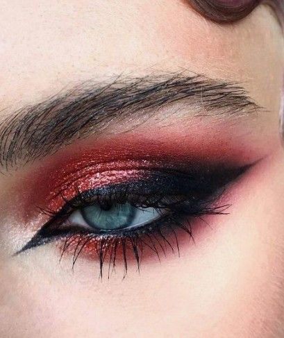 Dark Red Eyeshadow Looks, Red And Black Makeup Looks, Karma Outfit, Red And Black Eye Makeup, Red Smokey Eye Makeup, Pretty Eyeliner, Black And Red Makeup, Maroon Makeup, Black Makeup Looks