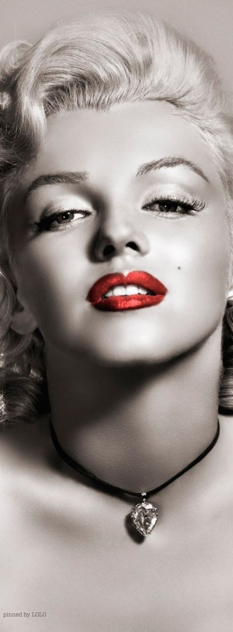 Marilyn Monroe                                                                                                                                                     Más Merlin Monroe Art, Marilyn Monroe Diamonds, Marilyn Monroe Wallpaper, Marilyn Monroe Artwork, Marilyn Monroe Poster, Famous People Celebrities, Iphone Wallpaper Hd, Marilyn Monroe Art, Joe Dimaggio