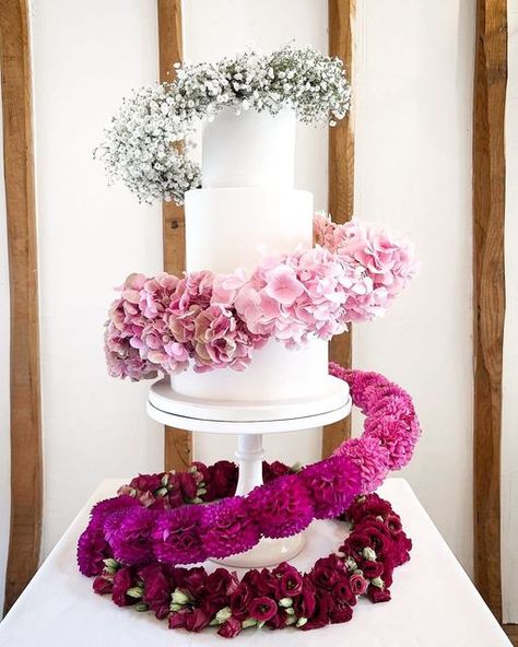 Wedding Cake Spiral Flowers, Wedding Cake Tutorial, Cake Structure, 21st Birthday Outfits, Wedding Cake Stands, Wedding Props, Wedding Cakes With Flowers, Wedding Cake Inspiration, Floral Cake