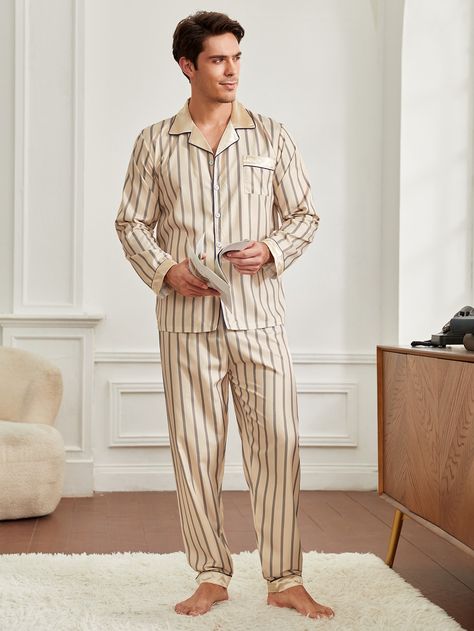 Pajama Party Outfit Ideas Men, Mens Night Suit, Men's Sleepwear, Pajamas Aesthetic, Men Loungewear, Pyjama Party, 70s Men, Pajama Outfit, Pyjama Satin