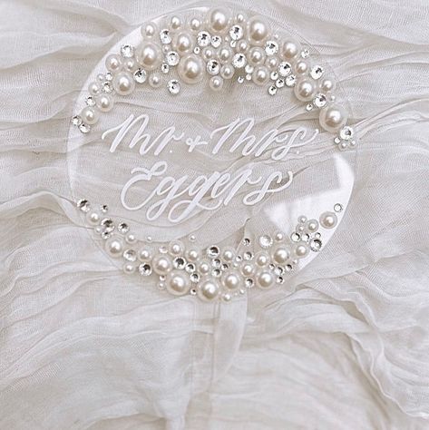 LettersbyKG - Etsy Pearl Wedding Decorations, Pearls Wedding Theme, Elegant Wedding Cake Toppers, Wedding Diys, Wedding Cake Pearls, Silver Wedding Cake, Engagement Cake Toppers, Pearl Cake, Nola Wedding