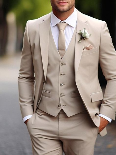 Men’s Colored Wedding Suit, Men’s Tux For Wedding, Mens Creme Suit, Champagne Best Man Suit, Beige Suit For Men Wedding, Cream Wedding Tuxedo Groom Suits, Classic Groom And Groomsmen Attire, Tan Color Suits For Men, Groom Attire Champagne