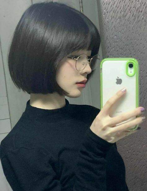 Korean Short Hairstyle, Bangs Hairstyle, Korean Short Hair, Hair Style Korea, Bangs For Round Face, Asian Short Hair, Hairstyle Inspo, Hair Inspiration Short, Trendy Hairstyle