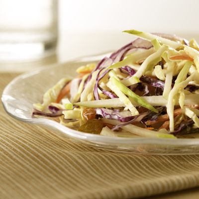 Pear and Cabbage Slaw - pair with pulled pork! Pear Slaw Recipes, Pear Slaw, Carrot And Fennel Soup, Red Beets Salad, Gluten Free Veggies, Pickled Pears, Pear Pizza, Pear Dessert Recipes, Cabbage Slaw Recipes