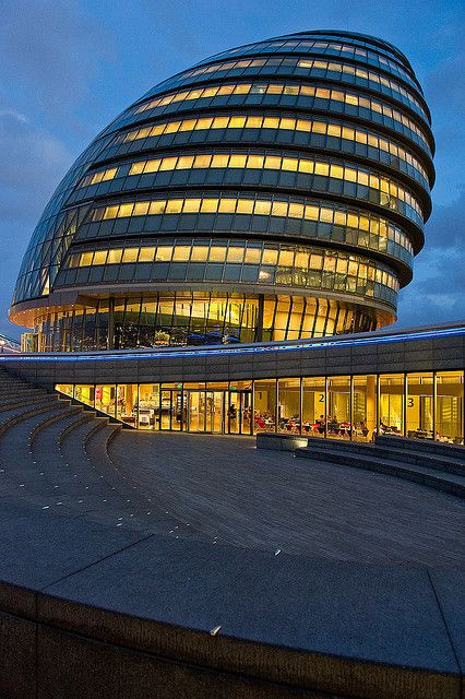 London City Hall designed by Norman Foster 2002 Foster Architecture, Incredible Architecture, Architecture Facade, China Architecture, Philip Johnson, Unusual Buildings, London Architecture, Norman Foster, London Landmarks