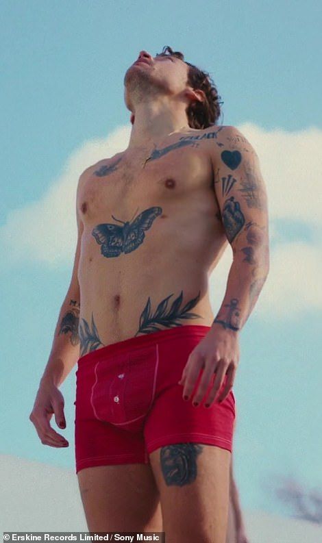 Harry Styles Body Pictures, Shirtless Harry Styles, Harry Styles Body, Harry Styles As It Was, Harry Styles Shirtless, Harry Styles Update, One Direction Harry, Harry Styles Pictures, Harry Styles Photos