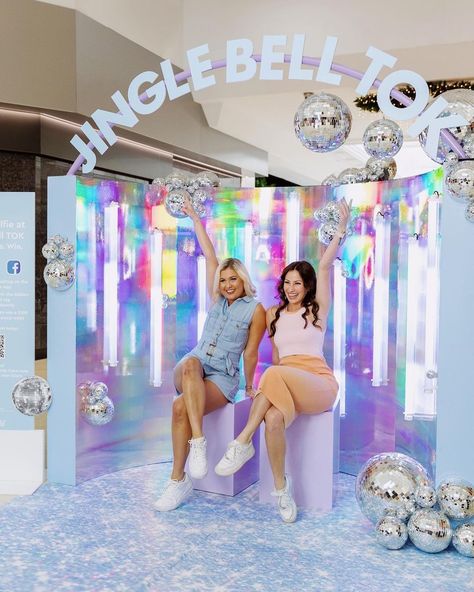 Little & Large (@little.and.large.events) • Instagram photos and videos Photo Booth Ideas For Parties, Exhibit Booth Design, Photo Activation, Beauty Brand Ideas, Interactive Booth, Activation Booth, Photobooth Idea, Party Corner, Influencer Event