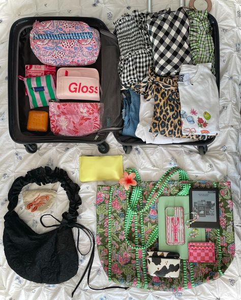 summer packing 🌺🐚🦞🫧 Small Suitcase Packing, Digital Content Creator, Summer Packing, Travel Bag Essentials, Small Suitcase, Carry On Packing, Packing Organizers, Girls Tote, Quilted Tote Bags