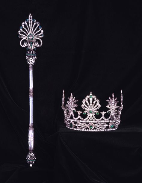 Scepter and crown, carried by Edward Everett Soule as Rex, King of Carnival, 1931. Embellished with colorless and green rhinestones in classical palmetto and honeysuckle design, set in silvertone metal. Scepter Royal, Honeysuckle Design, Royal Scepter, Crystal Crown Tiaras, Tiaras Jewellery, Royal Crowns, Beautiful Tiaras, Crystal Crown, Royal Jewels