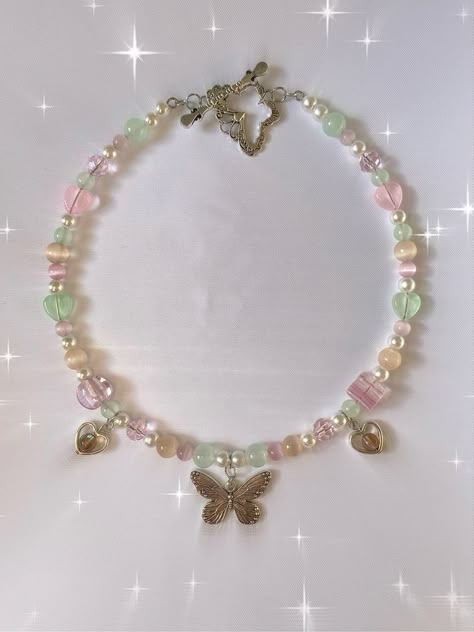 Fairycore Jewelry Diy, Fairy Jewelry Diy, Necklace Inspo Beads, Kawaii Beaded Jewelry, Fairy Necklace Aesthetic, Necklace Ideas Handmade, Handmade Necklace Ideas, Kawaii Necklaces, Beaded Jewelry Kawaii