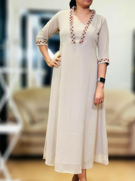 Simple Frock, Smock Pattern, Dress Designs For Stitching, Simple Kurta, Silk Kurti Designs, Salwar Neck Designs, Simple Frock Design, Simple Frocks, Churidar Designs