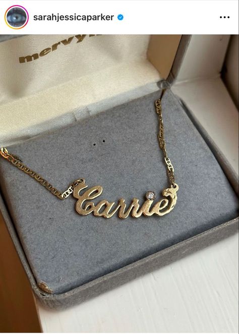 Carrie Bradshaw Necklace Jewelry, Carrie Bradshaw Necklace, Carrie Bradshaw Jewelry, Satc Aesthetic, Carrie Necklace, Instagram 2023, Vanilla Chai, Jewelry Fashion Trends, Carrie Bradshaw