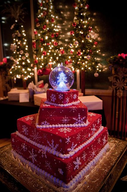 Love the idea of a snow globe on top! Not so much the intense red Christmas Wedding Cake, Christmas Cookie Cake, Christmas Wedding Cakes, Designer Cakes, Winter Wedding Cake, For Christmas, Xmas Cake, Xmas Trees