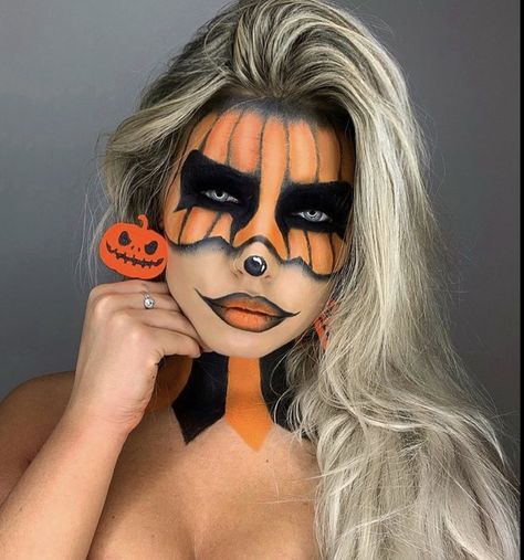 Half Face Halloween Makeup, Face Halloween Makeup, Pumpkin Face Paint, Halloween Makeup Clown, Holloween Makeup, Creepy Halloween Makeup, Cute Halloween Makeup, Halloween Makeup Diy, Orange Makeup