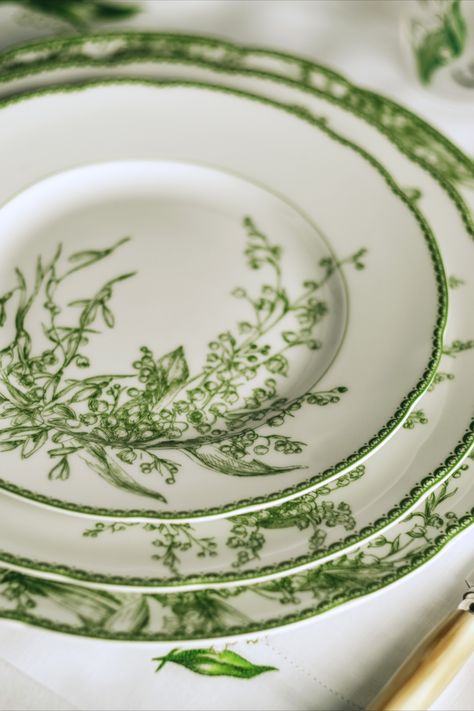 Tafel Decor, Plates Vintage, Ivy House, Green Plates, Antique Dishes, Antique Plates, Lucky Charms, China Patterns, Vintage Plates