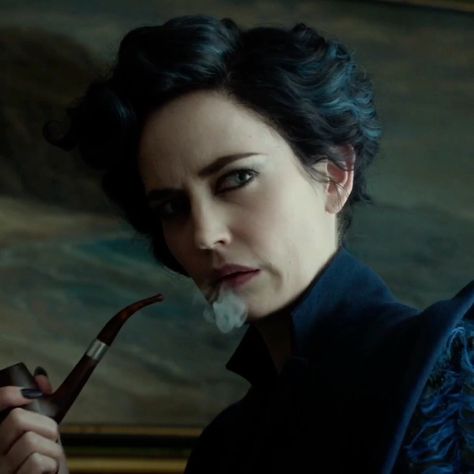 Ms Peregrine, Miss Peregrines Home, Miss Peregrine's Peculiar Children, Walburga Black, Kids Tumblr, Peregrine's Home For Peculiars, Miss Peregrines Home For Peculiar, Miss Peregrine, Tim Burton Films