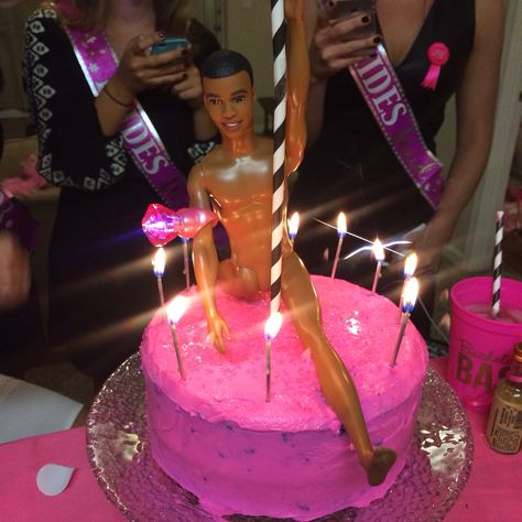 Bachelorette party cake for under $15! Project X Party Ideas, Barbie Bachelorette Cake, Ken Birthday Cake, Funny Cakes To Make, Pink Dessert Aesthetic, Bachelorette Cake Ideas, Bachelorette Desserts, Silly Cakes, Goofy Cake