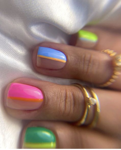 Half Colored Nails, Colorblock Nail Art, Half Color Nails, Color Block Nail Art, Colorblock Manicure, Color Block Nails Designs, Nails Color Block, Nails Shellac Ideas, Color Blocking Nails