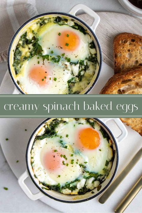 Made with simple ingredients and ready in 15 minutes, these single-serving creamy spinach baked eggs are perfect for a quick and easy breakfast or as part of a weekend brunch. Creamed Spinach And Eggs, Egg Spinach Breakfast, Spinach Egg Bake, Spinach And Eggs, Kay Nutrition, Breakfast Bakes, 30 Minute Meals Healthy, Ww Breakfast, Healthy Egg Recipes