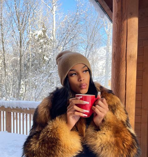 Cabin Trip Outfit, Samaria Leah, Winter Baddie, Ski Trip Outfit, Cabin Trip, Ski Girl, Snow Trip, Trip Outfits, Winter Fits