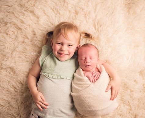 Newborn Twin Photos, Twins Pictures, Twin Baby Photography, Twin Baby Photos, Twins Photography, Twin Pictures, Twin Photography, Older Sibling, Twin Photos