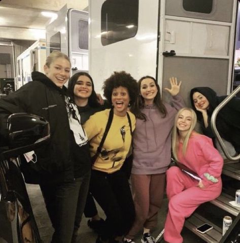 Euphoria Cast, Maude Apatow, Hunter Schafer, Barbie Ferreira, Alexa Demie, Sydney Sweeney, On Set, Movies And Tv Shows, Pretty People