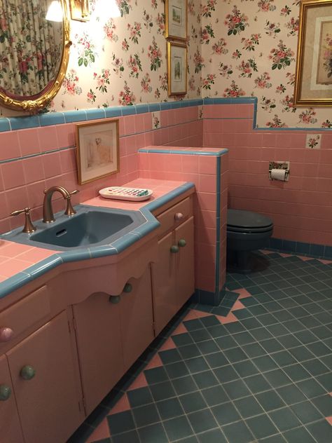 Our 1950's pink and blue bathroom, we have a 1953 Ranch house and this is original and we opted to keep it. Pink And Blue Bathroom, Bathroom With Wallpaper, 50s Bathroom, School Interiors, 50s Interior, Star Bathroom, 1950s Bathroom, Pink Bathrooms, 50s House