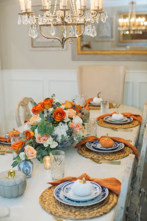 Thanksgiving Blue Table Settings, Blue And White Thanksgiving Table, Grandmillenial Thanksgiving, Hosting Thanksgiving Dinner Decor, Grand Millennial Fall Decor, Vintage Thanksgiving Tablescapes, Thanksgiving Blue Decor, Orange And Blue Tablescape, Blue Fall Tablescapes