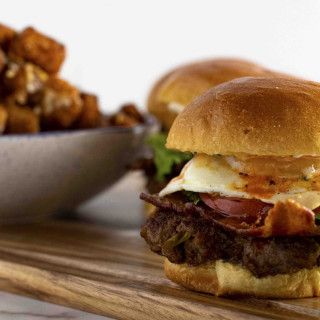 Pioneer Woman Chorizo Burgers, Taco Tots, Chorizo Burger Recipe, Chorizo Burgers, Chorizo Burger, Ree Drummond Recipes, Burger Recipes Beef, Meat Pies, Pioneer Woman Recipes