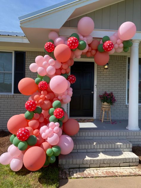 Strawberry Theme Balloons, Strawberry Themed Balloon Garland, Berry Sweet Table Decor, Strawberry Shortcake Baby Shower Ideas Girl, Strawberry Baby Shower Backdrop, Berry First Balloon Garland, Berry 3rd Birthday, Very Berry Baby Shower Theme, Strawberries Baby Shower Ideas