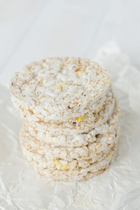 Rice Cakes Recipe, Puffed Rice Cakes, Rice Cake Recipes, A T, Puffed Rice, Rice Cakes, Parchment Paper, Rice Krispie Treat, Free Photo