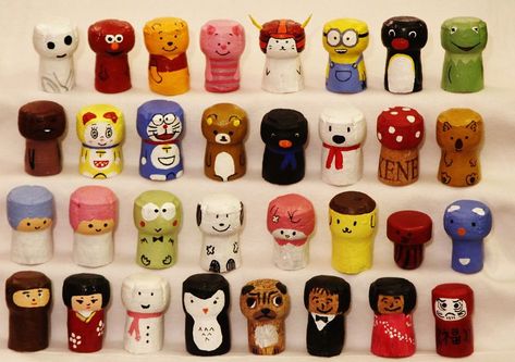 I Turn Champagne Corks Into Popular Characters | Bored Panda Painted Wine Corks, Cork Painting, Painting Cork, Champagne Cork Crafts, Cork Crafts Christmas, Wine Cork Ornaments, Wine Cork Projects, Cork Crafts Diy, Wine Cork Art