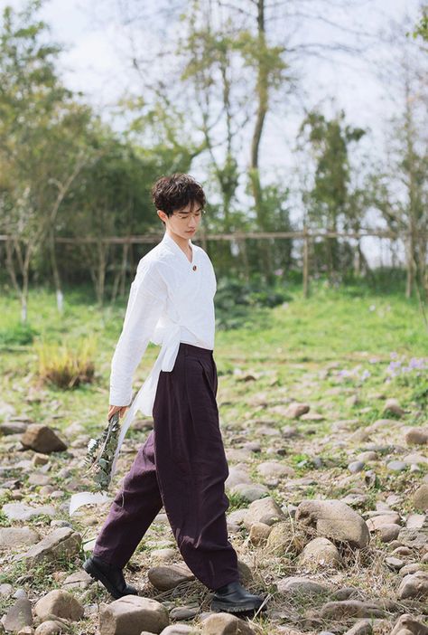 Inspired by the silhouettes of the past, crafted with modern upgrades like pockets! Features the extra wide and breezy leg style of Song Ku 宋裤 (Song Dynasty trousers), but made to resemble more Western style pants, these comfortable trousers are perfect for warm summer days. Made from a lightweight and moisture-wicking hemp and linen blend, these will keep your legs cool and dry all day while the wide leg design ventilates air with every step. Traditional summerwear turned into a modern summer m Purple Trousers Outfit Men, Chinese Formal Wear Men, Chinese Fantasy Clothing Male, Male Whimsigoth, Men Fashion Japan, Modern Hanfu Men, Male Fashion Korean, Chinese Clothing Men, References Photography