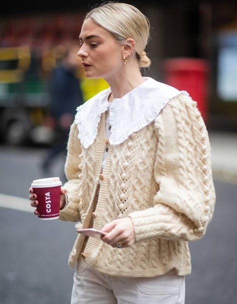 Fashion Week Street Style Outfits, Collar Outfits, Stockholm Fashion Week, Corset Looks, Parisienne Chic, Big Collar, 2020 Fashion Trends, Style Looks, Stockholm Fashion