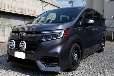 Honda Stepwagon, Honda Van, Cool Car Pictures, Car Bike, Automotive Design, Mini Van, Buses, Cool Cars, Dream Cars