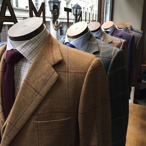 Huntsman - Savile Row Tweeds Tweed Run, Style Anglais, Mens Casual Outfits Summer, Bespoke Suit, Mens Fashion Inspiration, Bespoke Tailoring, Savile Row, Tailored Suits, Gentleman Style