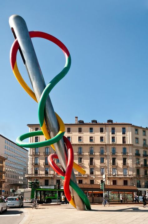 Pop Art Sculpture - Needle and thread at Cadorna Train station square in Milano - Italy by Claes Oldenburg and Coosje van Bruggen Thread Sculpture, Pop Art Sculpture, Claes Oldenburg, Oldenburg, Roadside Attractions, Holiday Flyer, Art Plastique, Art Sculpture, Train Station