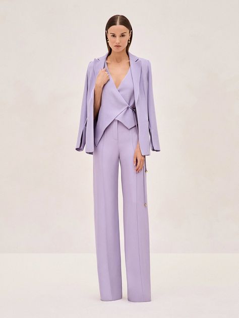 Cocktail Woman Outfit, Colorful Wedding Suit Women, Lavendar Suit For Women, Women’s Suits Wedding Guest, Monochrome Suit Women, Womens Pant Suits Fashion, Wedding Guest Pant Suit, Purple Suit For Women, Lavender Outfits For Women