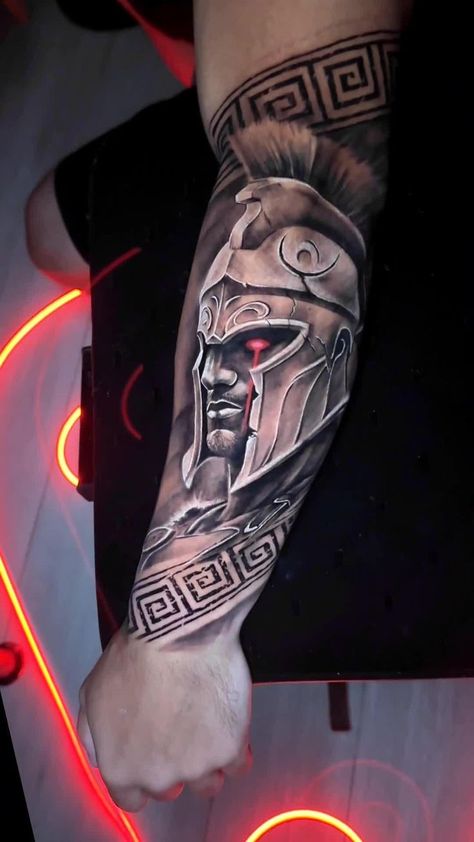 Gladiator Tattoo Design For Men, Gladiator Tattoo Sleeve, Perseus And Medusa Tattoo, Medusa Tattoo Sleeve, Men Arm Tattoos, Pele Tattoo, Best Tatto, Perseus And Medusa, Video Tattoo