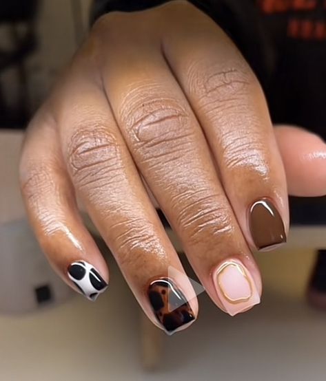 Natural Nail Color With Designs, Fall Nails Black Women Short, Short Vacation Nails Black Women, Short Gel Manicure Ideas, Fall Square Nails Short, Gel Nails Black Women, Short Nail Designs 2024, Short Nails For Black Women, Gel Nail Designs Natural Nails