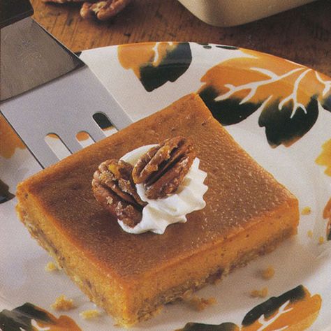 Pampered Chef Desserts, Pumpkin Pie Bars Recipe, Pie Bar Recipes, Pumpkin Pie Bars, Easy Pumpkin Pie, Pampered Chef Recipes, The Pampered Chef, Pumpkin Bars, Pumpkin Pie Filling