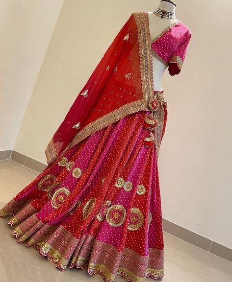 Patola Ghagra Choli, Bandhini Lehenga Choli, Red Bandhani Lehenga, Bandhni Lehenga, Bandhani Lehenga, Long Blouse Designs, Rajasthani Dress, Designer Bridal Lehenga Choli, Rajputi Dress