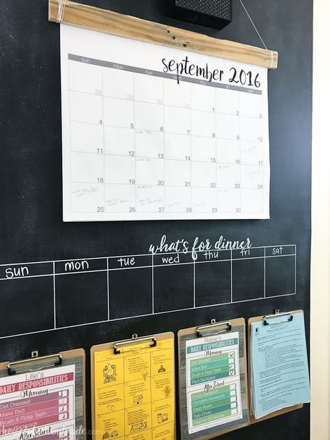 Need a way to get your whole family organized? A rustic hallway command center is the perfect way to organize your families lives. Includes a chalkboard, giant wall calendar, chore charts, clipboards for papers, and menu board. | Housefulofhandmade.com Wall Board Design, Command Center Ideas, Family Organization Wall, Family Command Centers, Diy Command Center, Command Center Kitchen, Rustic Hallway, Home Command Center, Lavender Laundry