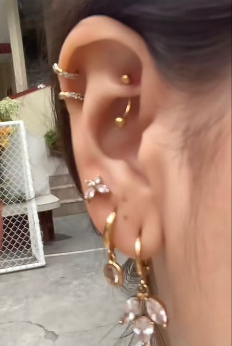 Dope Jewelry Accessories, Piercing Inspo, Pretty Ear Piercings, Cool Ear Piercings, Cool Piercings, Cute Ear Piercings, Cute Piercings, Jewelry Tattoo, Body Jewelry Piercing